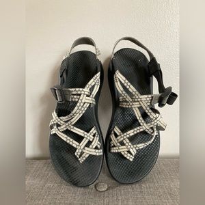 Women’s Chacos z double strap Sz 9